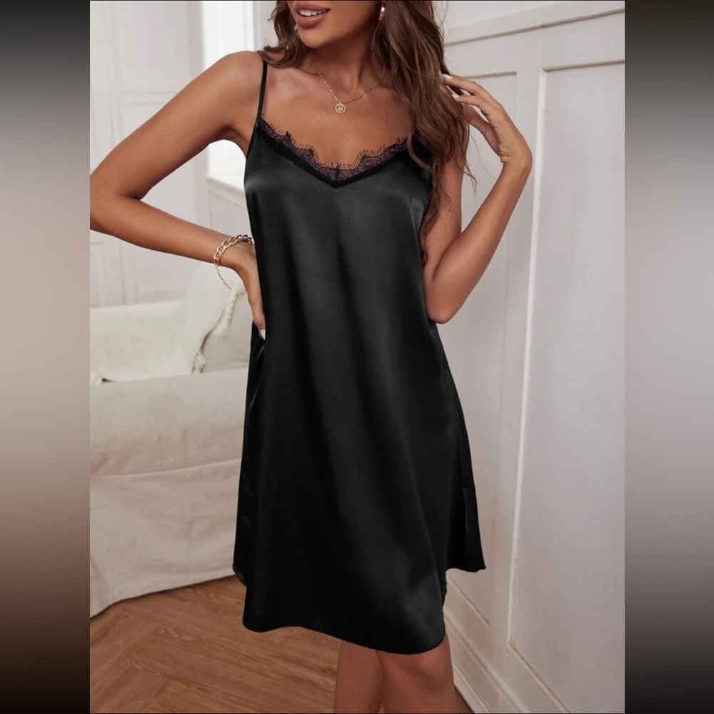 Never worn eyelash lace trim satin cami night dress